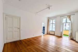Berlin-Friedrichshain: Helle 2-Zimmer Altbauwohnung mit Balkon, Stuck & Dielen in begehrter Kiezlage – Straßmannstraße 5, 10249 Friedrichshain, Berlin – Vorschaubild 2
