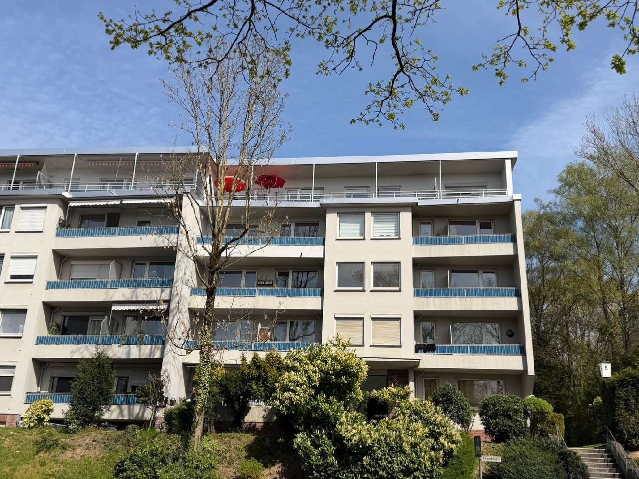 Charmante 3-Zimmer-Wohnung mit großer Loggia und Potenzial zur individuellen Gestaltung, Leverkusen – Bild 1