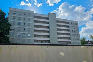 Attraktive 2-Zimmer-Wohnung mit Garage und Entwicklungspotenzial in Augsburg-Lechhausen – Die vollständige Adresse der Immobilie erhältst du vom Anbieter., 86167 Lechhausen-Ost, Augsburg – Vorschaubild 3