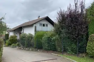 Geräumiges, preiswertes 9-Zimmer-Einamilienhaus mit Einliegerwohnung in FDS – Freudenstadt (Kreis) – Vorschaubild 1