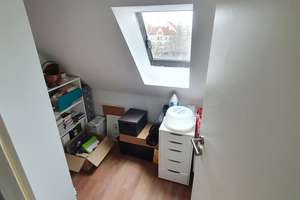 Einbauküche und Tageslichtbad - Extravagante, geräumige 2-Zi.-Maisonette über den Dächern Erfurts! – Oststraße a.A., 99086 Ilversgehofen, Erfurt – Vorschaubild 9
