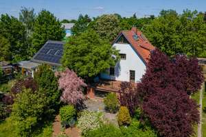 Einfamilienhaus in Kaulsdorf - Mit drei Bädern/WCs, Kamin, Garage, wohnlichem Souterrain – Die vollständige Adresse der Immobilie erhältst du vom Anbieter., 12621 Kaulsdorf, Berlin – Vorschaubild 2