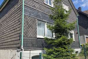 Mehrfamilienhaus mit großem Garten und 5 Garagen im Zentrum von Remscheid – Die vollständige Adresse der Immobilie erhältst du vom Anbieter., 42853 Kremenholl, Remscheid – Vorschaubild 2