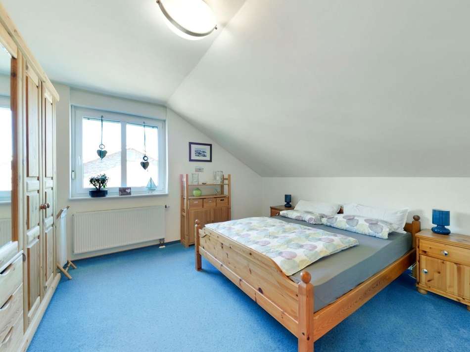 Schlafzimmer 1-OG