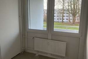 2 Zimmer Wohnung mit Balkon - Teilrenoviert inkl. Umzugsbonus – Helsinkistraße 6, 24109 Mettenhof, Kiel – Vorschaubild 2