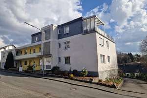 Siegener Giersberg! 3-Zimmer-Wohnung mit Balkon und Garage im Erdgeschoss/ Hochparterre! – Die vollständige Adresse der Immobilie erhältst du vom Anbieter., 57074 Siegen, Siegen – Vorschaubild 2