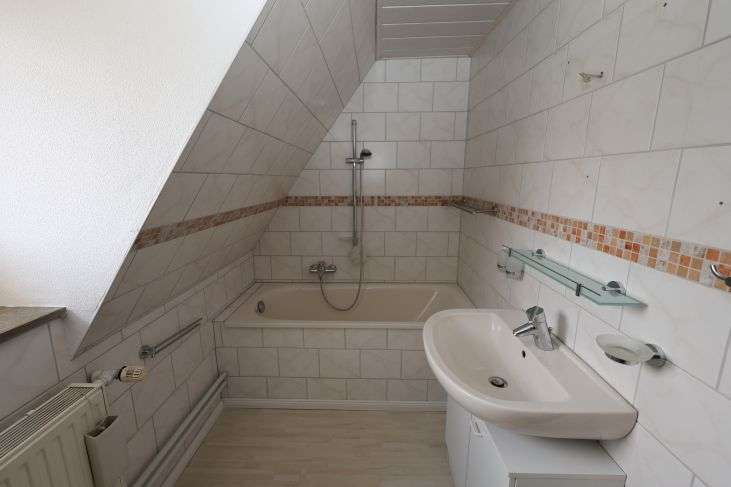 Immobilie in Groven - Gediegenes Einfamilienhaus auf schönem Grundstück mit altem Baumbestand in Lunden, Kreis Dithmarsche - Bild 16