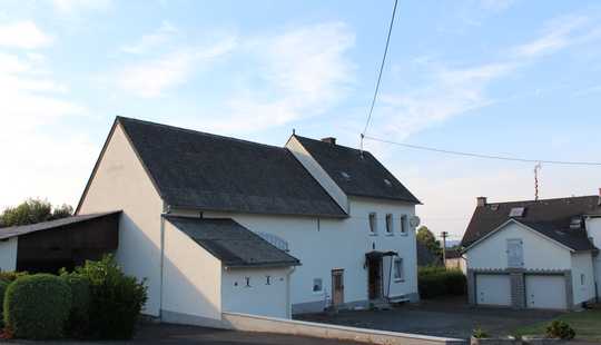 Bild von Geräumiges 9-Zimmer Bauernhaus mit 2 Garagen in Untershausen