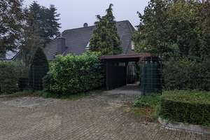 Idyllisch gewachsene Lage !!! Geräumiges freistehendes EFH, Keller, Carport, gr. GS. zentral gelegen – Loestraße 61, 47652 Weeze – Vorschaubild 2
