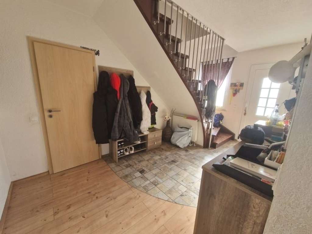 Immobilie in Großniedesheim - Großes 1–2 Familienhaus mit Garagen, Pool und herrlich großem Garten - Bild 1