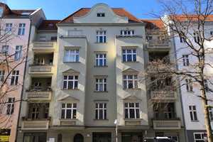 bezugsfrei: Altbauwohnung mit Balkon im Günzelkiez – Holsteinische Straße 53, 10717 Berlin – Vorschaubild 1
