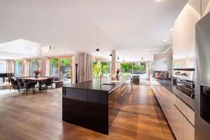 Moderne Architektenvilla mit exklusivem Interior-Konzept, Lift, Spa-Lounge, Home-Gym und Outdoorpool – Die vollständige Adresse der Immobilie erhältst du vom Anbieter., 81545 Giesing, München – Vorschaubild 6