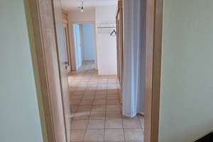 Helle 2-Zimmer Wohnung mit Balkon im 1. OG in Regensburg-Westenviertel – Die vollständige Adresse der Immobilie erhältst du vom Anbieter., 93049 Westenviertel, Regensburg – Vorschaubild 1