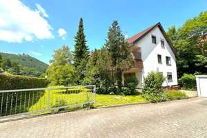 Mehrfamilienhaus in zentraler Lage von Bad Urach – Die vollständige Adresse der Immobilie erhältst du vom Anbieter., 72574 Bad Urach – Vorschaubild 2