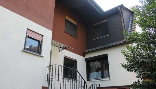 Bild von Großzügiges Massivhaus mit Gartenidylle, Terrasse & Balkon – flexibel als Ein- oder Zweifamilienhaus