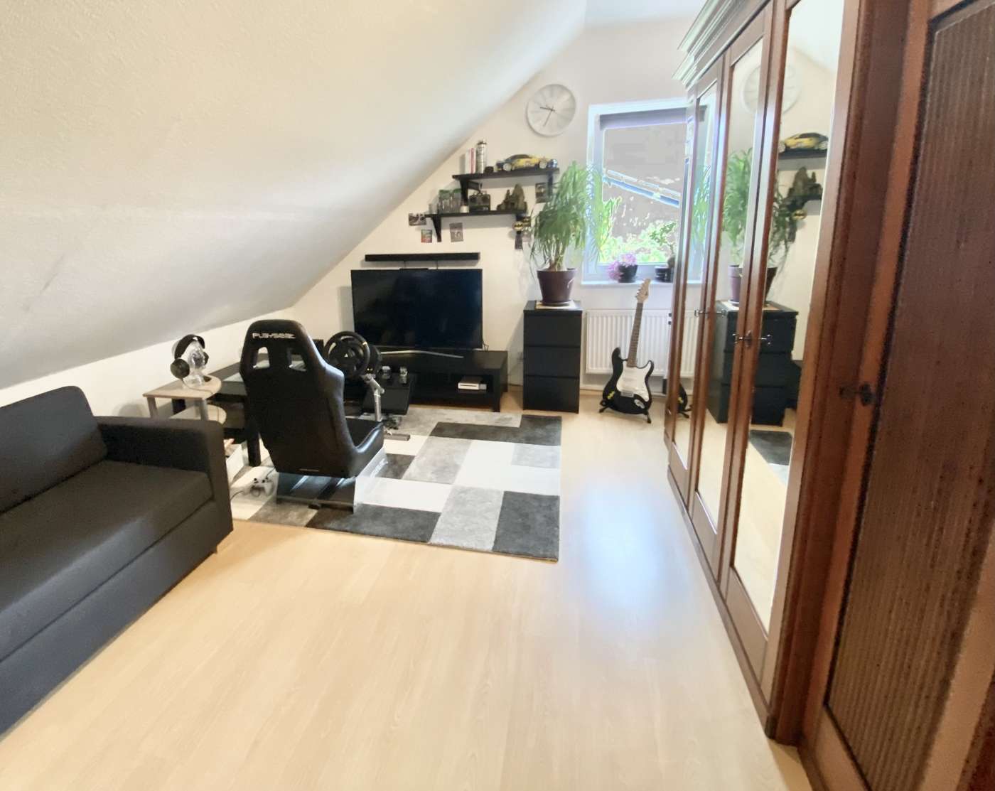 Immobilie in Helsa - Hochwertiges MFH mit Gartenpool, PV-Anlage, 

neuer Heizung und weiteren Extras in Helsa-Wickenrod - Bild 12