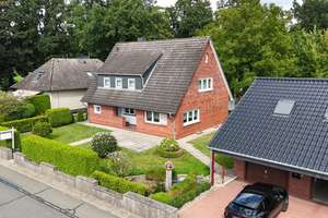 ***NENNDORF***EINFAMILIENHAUS MIT SEP. WOHNUNG UND GARAGEN ZU VERKAUFEN*** – Am Sportplatz 5 & 5a, 21224 Rosengarten – Vorschaubild 2