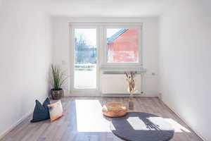 Zeit zu Zweit genießen - Schöne 2-Raum-Wohnung mit Balkon – Yorckstr. 42a, 9130 Chemnitz – Vorschaubild 1