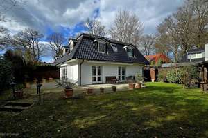 Stilvolles Einfamilienhaus mit großzügigem Garten und klassischer Eleganz – Die vollständige Adresse der Immobilie erhältst du vom Anbieter., 22393 Sasel, Hamburg – Vorschaubild 2