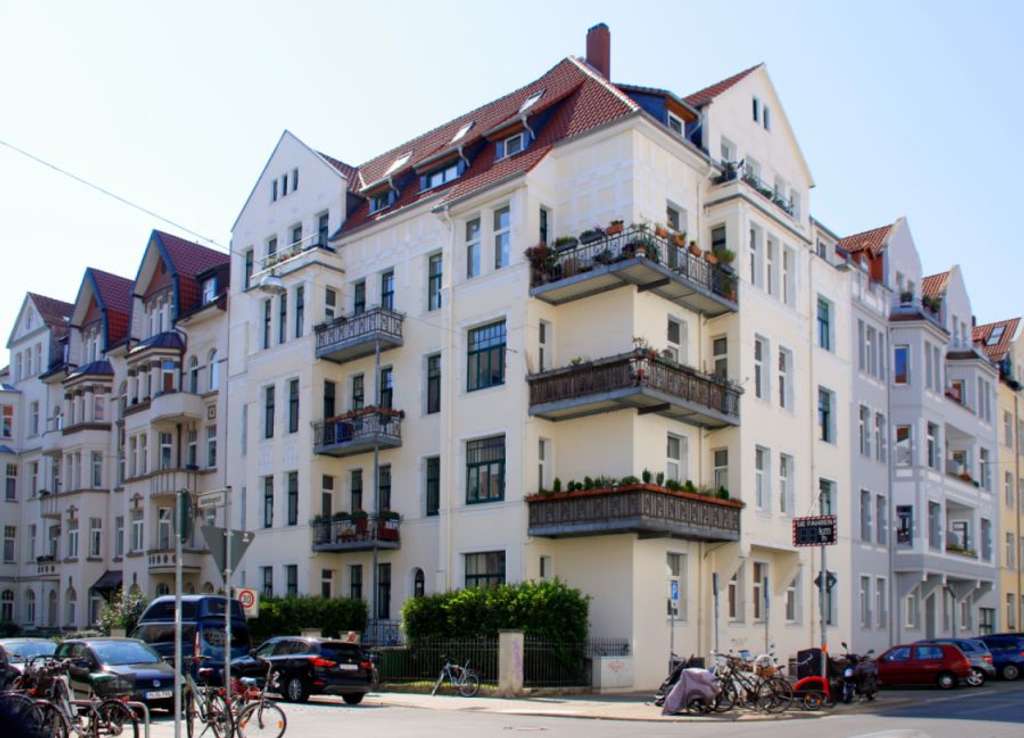 Sehr schöne 4-Zimmer-Altbauwohnung mit Balkon, nähe Moltkeplatz!