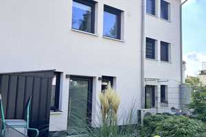 Exklusives, neuwertiges 5-Zimmer-Reihenhaus mit gehobener Innenausstattung und EBK in Großhabersdorf – Nürnberger Straße 35b, 90613 Fürth (Kreis) – Vorschaubild 3