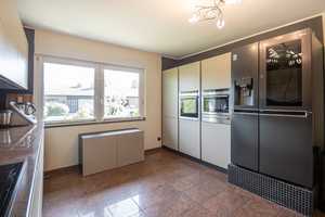 Großzügiger Souterrain-Bungalow mit Pool in Feldrandlage – Neuss (Rhein-Kreis) – Vorschaubild 8