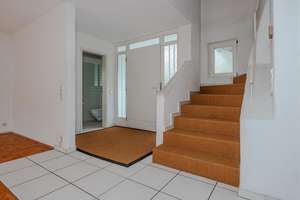 KN-Dettingen: Freistehendes Einfamilienhaus mit Garten, Garage und Einliegerbereich - frei 01.09.26 – Die vollständige Adresse der Immobilie erhältst du vom Anbieter., 78465 Dettingen, Konstanz – Vorschaubild 6