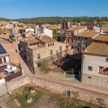 Dorfhaus zum Verkauf in Garrigoles, Baix Empordà, Girona.