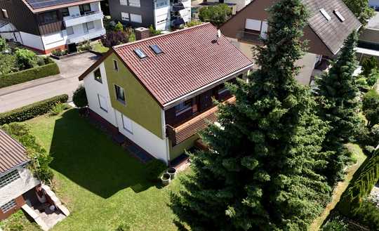 Charmantes, freistehendes 
Einfamilienhaus mit herrlichem Garten