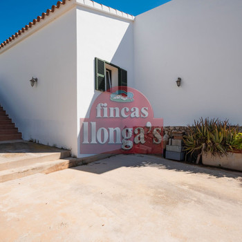 Gelegenheit in Cala en Porter! Charmantes Haus mit großem Grundstück