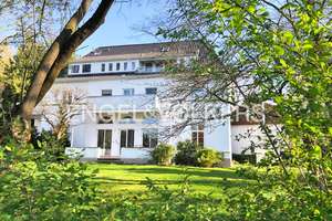 Stilvolle 4-Zimmer-Maisonettewohnung                          mit Pkw-Carport-Stellplatz