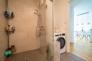 Lichtdurchflutete 2-Zimmer-Wohnung mit Einbauküche und Balkon – Regensburg – Vorschaubild 8