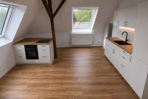 Hochwertiger Erstbezug im Dachgeschoss mit Einbauküche - ca. 95 m² - mit Stellplatz in ruhiger Lage – 8371 Glauchau – Vorschaubild 4
