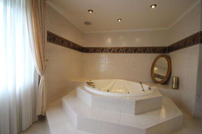 Immobilie in Rheinbreitbach - Einfamilienhaus mit Top-Ausstattung 2 Bäder ruhiger Lage Garten Garage Carport schöne Au - Bild 9