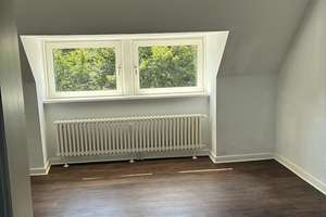 2,5 Zimmer Dachgeschosswohnung zum abschalten, mit Mansarden Zimmer.