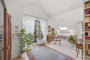 Ruhig gelegene 2-Zimmer-Dachgeschosswohnung mit hervorragender Anbindung – Die vollständige Adresse der Immobilie erhältst du vom Anbieter., 81827 Waldtrudering, München – Vorschaubild 4