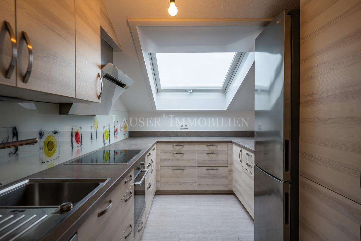Riesige 3,5-Zimmer-Dachgeschoss-Wohnung (Fahrstuhl) mit Aussichtsterrasse in S-Möhringen - Photo 3