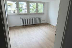  Lichtdurchflutete, sehr zentral gelegene 3-Zi.-DG-Wohnung in Düsseldorf-Zooviertel von privat