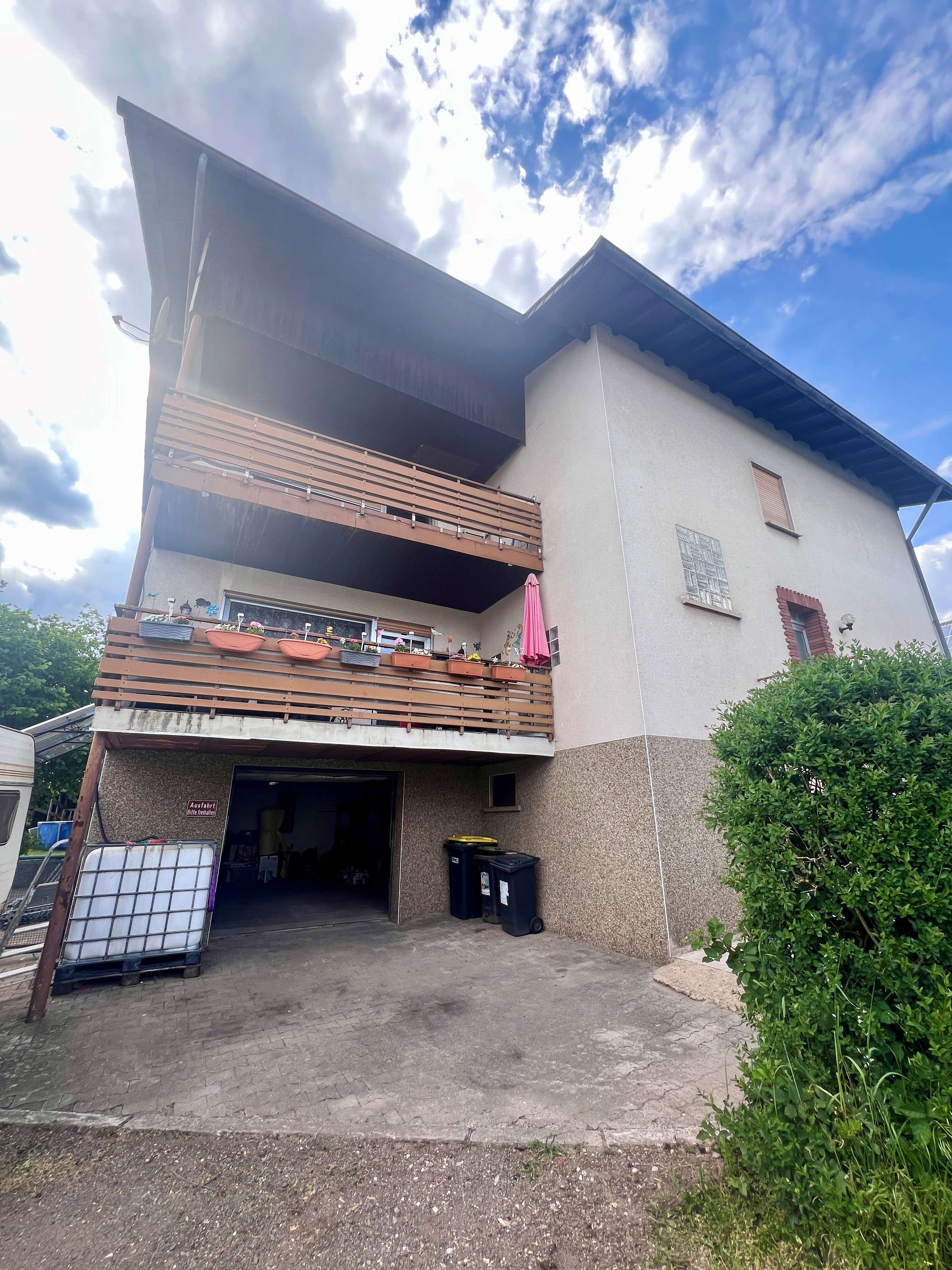 Freistehendes Zweifamilienhaus mit Potenzial in Ottweiler, Neunkirchen Kreis – Bild 3