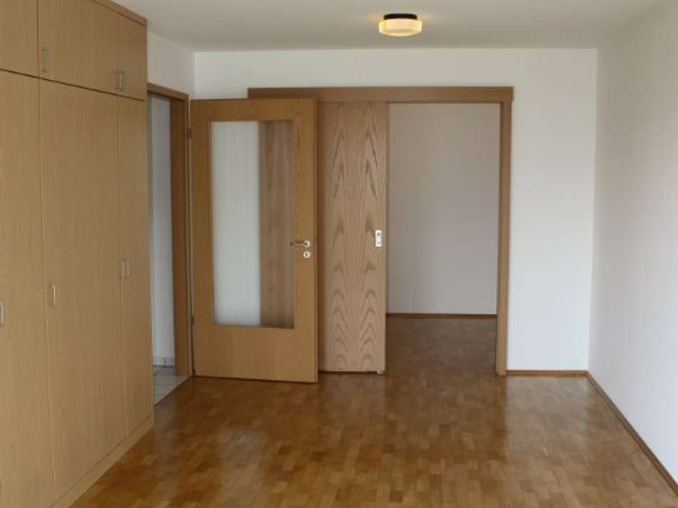 Schlafzimmer mit Zugang zum Ki