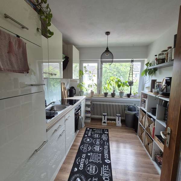 *** helle und schöne 3-Zimmer-Wohnung mit Balkon ***