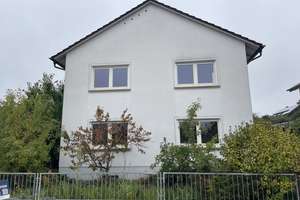 Kurzfristig beziehbares Wohnhaus mit Einbauküche, Garage + Garten in bevorzugter Lage! – Die vollständige Adresse der Immobilie erhältst du vom Anbieter., 76863 Herxheim bei Landau/Pfalz – Vorschaubild 1