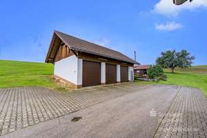 "Pferdehof" mit drei Wohneinheiten in Alleinlage - 52.000 qm Grünfläche direkt am Gebäude – Die vollständige Adresse der Immobilie erhältst du vom Anbieter., 79736 Rickenbach – Vorschaubild 6