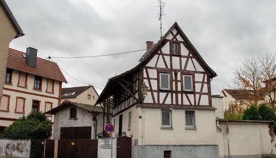 Bild von Renovierungsbedürftiges Haus mit 4 Zimmern in Hofheim. Baugenehmigung für 3 WE ist vorhanden! 