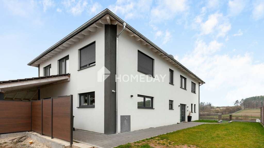 Immobilie in Wachenroth - Familientraum in Wachenrot: Modernes Einfamilienhaus mit 6 Zimmern, Innenpool und Sauna
 - Bild 1