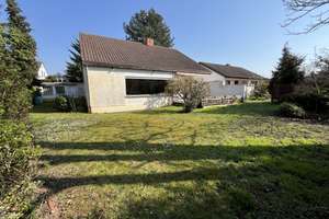 FREISTEHENDES 1-FAMILIENHAUS (BUNGALOW) MIT TERRASSE, DOPPELGARAGE UND GROSSEM GARTEN – Die vollständige Adresse der Immobilie erhältst du vom Anbieter., 67227 Mörsch, Frankenthal (Pfalz) – Vorschaubild 5