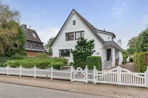 Charmantes Zweifamilienhaus mit separaten Eingängen, Gartenidylle und Potenzial in bester Lage – Hamburg – Vorschaubild 2