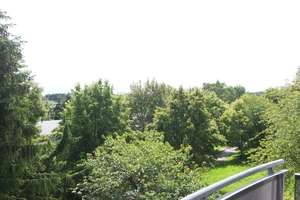 GEMÜTLICHes Pärchen-NEST mit SÜDBALKON und ERZGEBIRGSBLICK im GRÜNen – Röhrsdorfer Straße 18, 9117 Rabenstein, Chemnitz – Vorschaubild 3