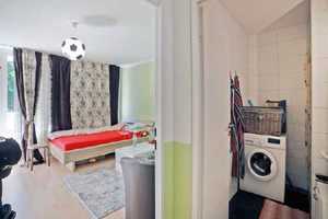 1-Zimmer-Appartement mit großzügiger Ost-Loggia zum ruhigen Innenhof. – Fritz-Berne-Straße 56, 81241 München – Vorschaubild 3