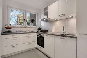 Wunderschöne renovierte 3-Zimmer-Wohnung mit Loggia, Aufzug und Stellplatz in Hannover